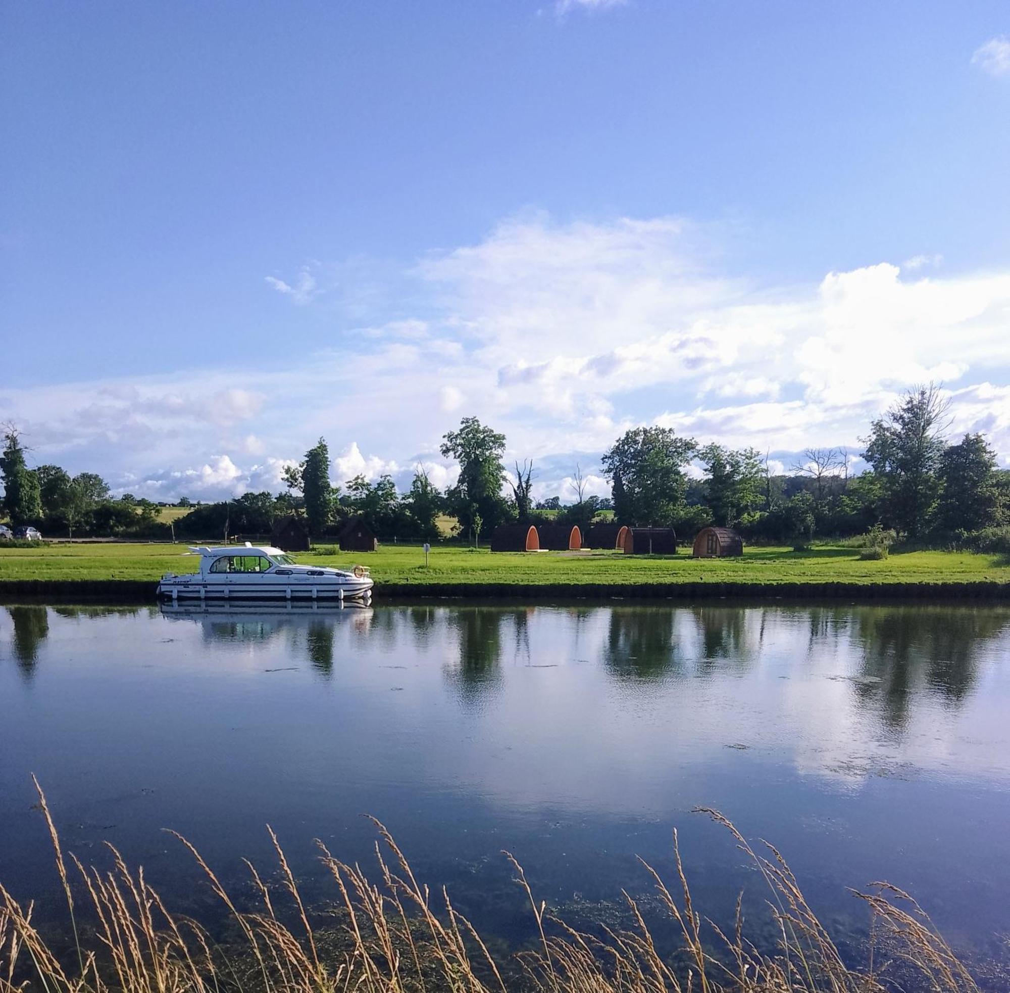 La Halte Du Canal Luthenay-Uxeloup Экстерьер фото